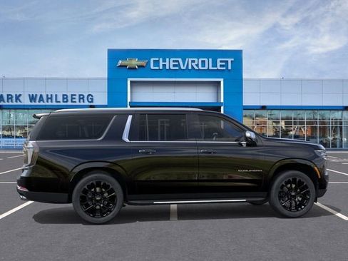 New 2026 Chevrolet Suburban Premier w/ Sun And Tow Package AWD/4WD image 5