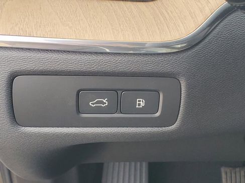 New 2026 Volvo XC60 T8 Plus w/ Protection Package Premier AWD/4WD image 17