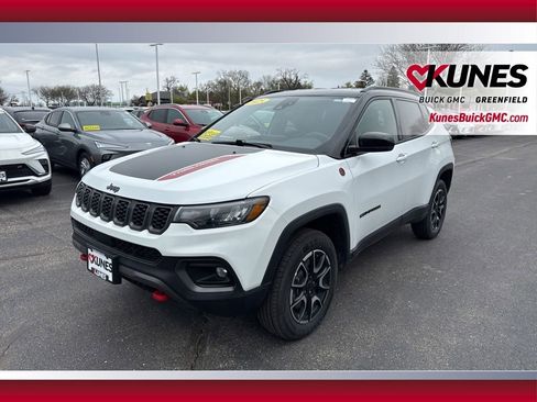 Used 2025 Jeep Compass Trailhawk AWD/4WD image 10