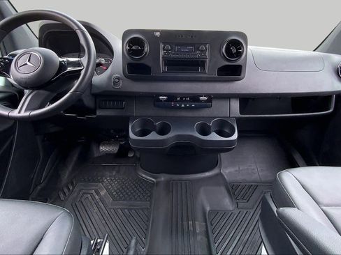 Used 2025 Mercedes-Benz Sprinter 2500 image 15
