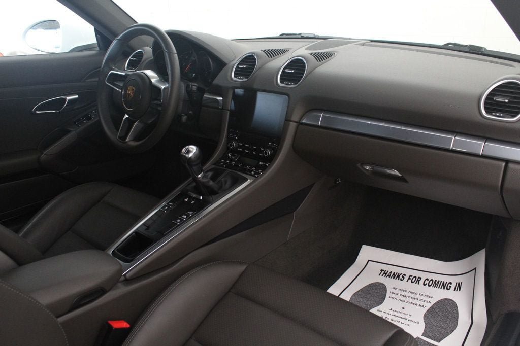 Used 2022 Porsche 718 Cayman RWD image 6