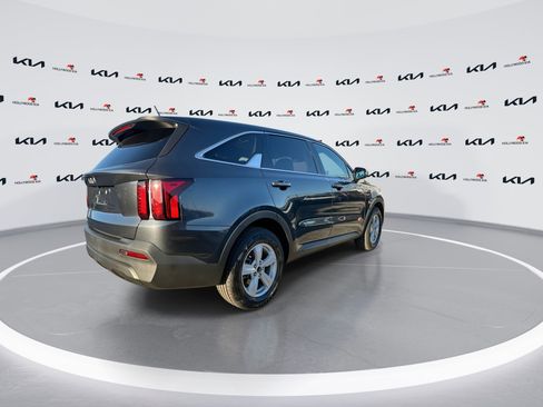 Used 2023 Kia Sorento LX image 8