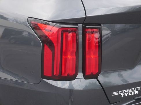 Used 2023 Kia Sorento SX AWD/4WD image 14