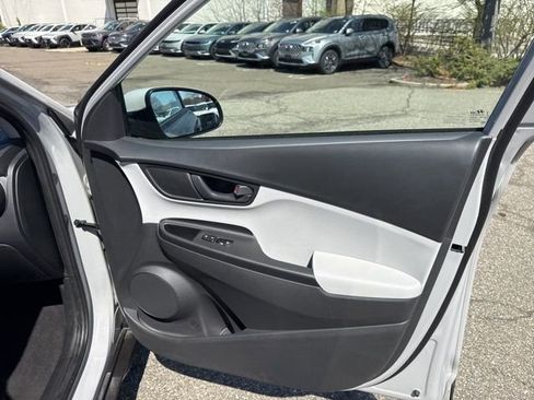 Used 2022 Hyundai Kona SE image 35