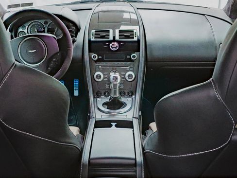 Used 2011 Aston Martin V12 Vantage Coupe image 61