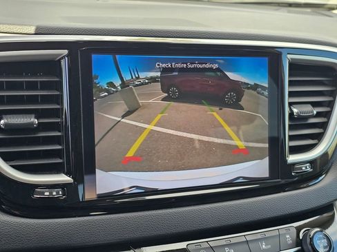 Used 2024 Chrysler Pacifica Touring-L FWD image 19