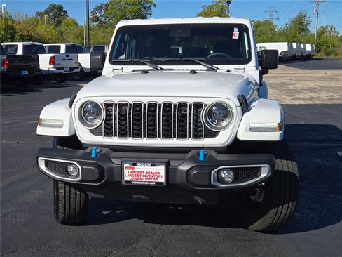 Used 2024 Jeep Wrangler Sahara image 4