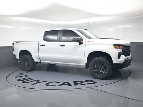 Used 2024 Chevrolet Silverado 1500 Custom Trail Boss w/ LPO, Dark Essentials Package AWD/4WD image 2