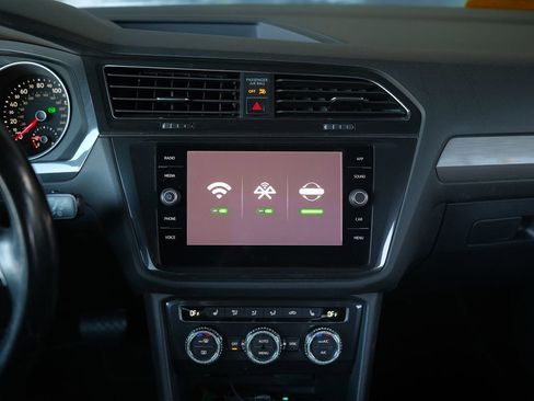 Used 2018 Volkswagen Tiguan SE image 18