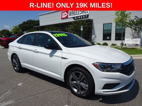Used 2019 Volkswagen Jetta R-Line FWD image 1