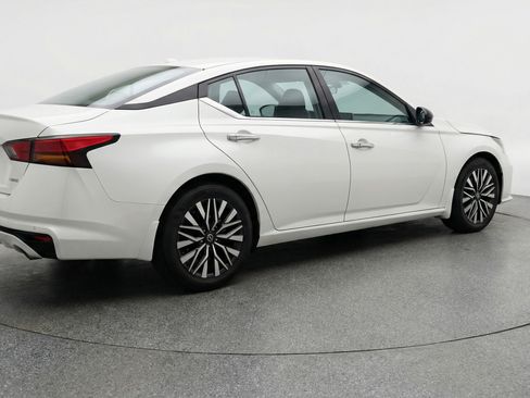 Used 2025 Nissan Altima 2.5 SV image 9