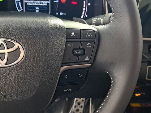 Used 2025 Toyota Camry SE image 25