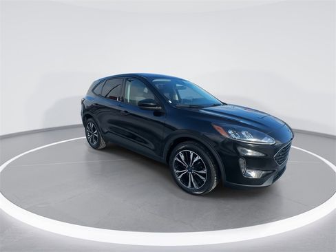 Used 2022 Ford Escape SE w/ SE Sport Appearance Package image 2