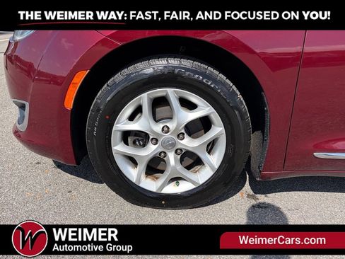 Used 2020 Chrysler Pacifica Limited FWD image 11