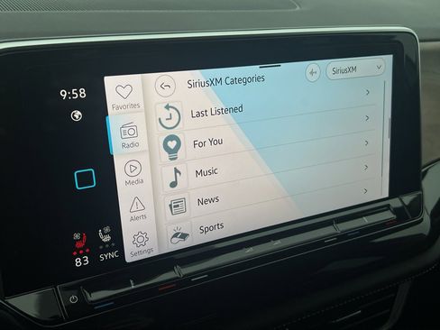 Used 2025 Volkswagen Atlas SE image 29