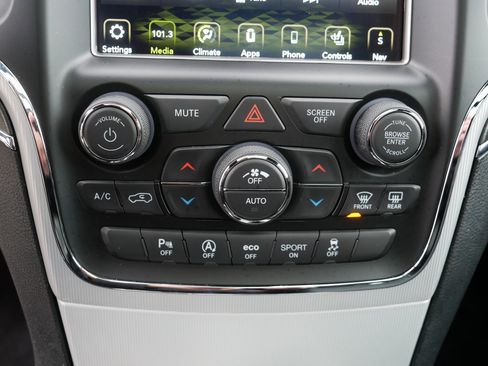 Used 2018 Jeep Grand Cherokee Limited image 23