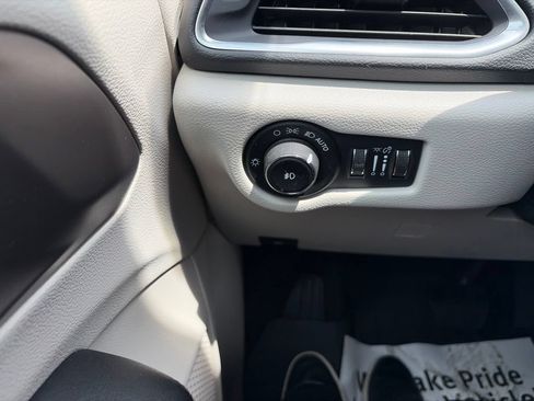 Used 2018 Chrysler Pacifica Touring-L Plus FWD image 33