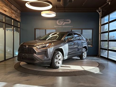 Used 2022 Toyota RAV4 XLE AWD/4WD image 7