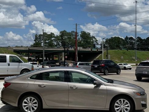 Used 2022 Chevrolet Malibu LT w/ Leather Package image 4