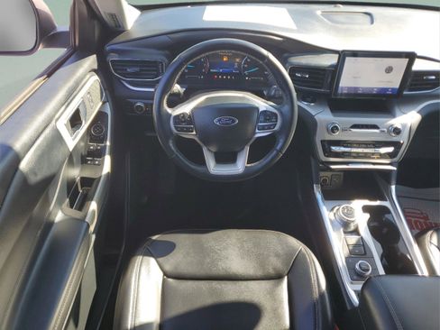 Used 2022 Ford Explorer XLT w/ Equipment Group 202A image 12