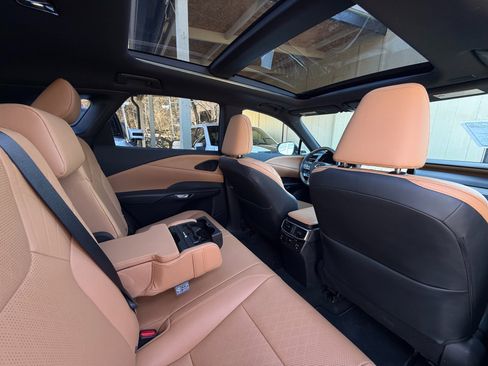 Used 2023 Lexus RX 350h image 22