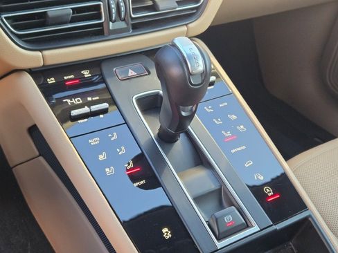 Used 2025 Porsche Macan image 24