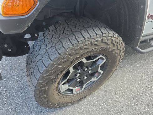 Used 2023 Jeep Gladiator Rubicon w/ Cold Weather Group image 10