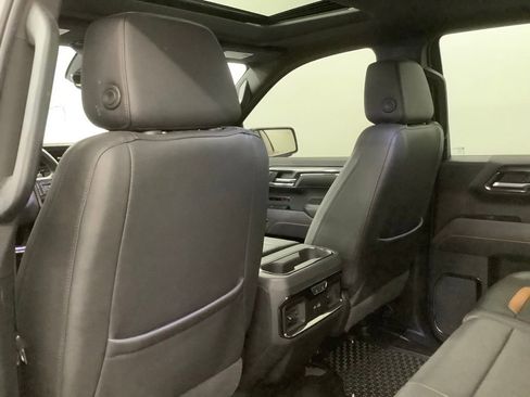 Used 2022 GMC Sierra 1500 AT4 w/ AT4 Premium Package AWD/4WD image 8
