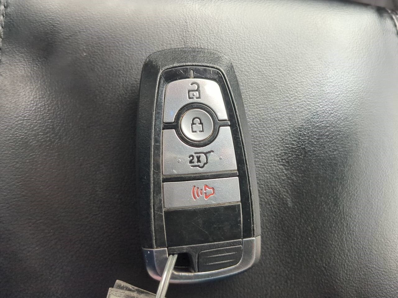 Used 2023 Ford Explorer XLT RWD image 35