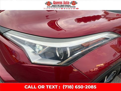 Used 2018 Toyota C-HR XLE FWD image 31