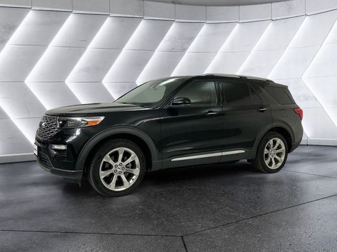 Used 2020 Ford Explorer Platinum w/ Premium Technology Package AWD/4WD image 3