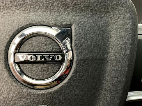 Used 2019 Volvo XC40 T5 Momentum AWD/4WD image 38