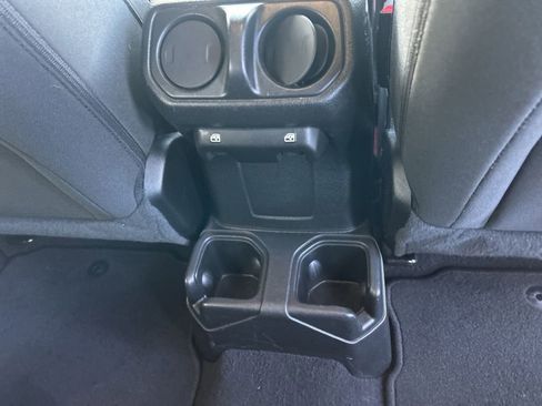 Used 2022 Jeep Wrangler Unlimited Sport image 28