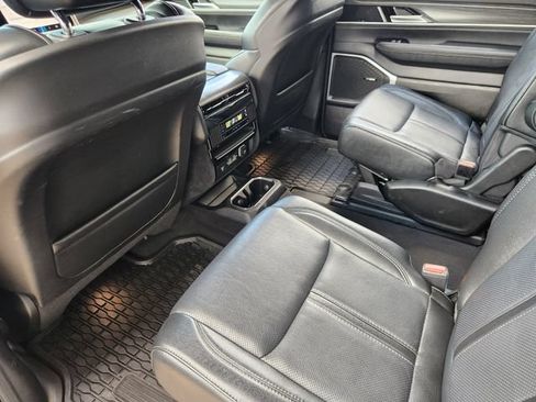 Certified 2024 Jeep Wagoneer Series III AWD/4WD image 27