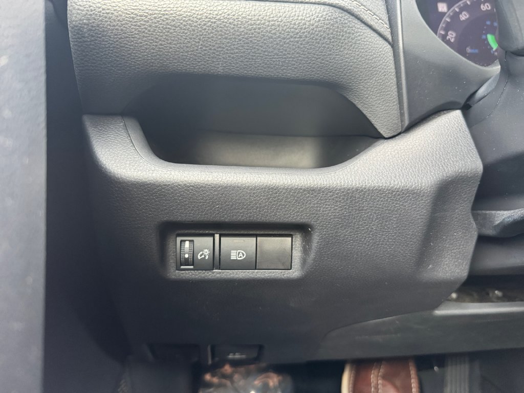 Used 2024 Toyota RAV4 LE AWD/4WD image 28
