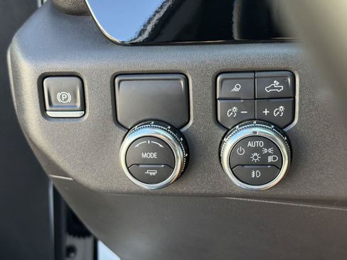 Used 2025 GMC Sierra 1500 SLT RWD image 17
