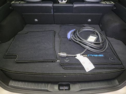 Used 2017 Toyota Prius Prime Premium image 12