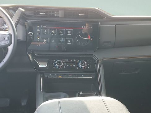 Used 2025 GMC Sierra 2500 AT4 w/ AT4 Premium Plus Package AWD/4WD image 15