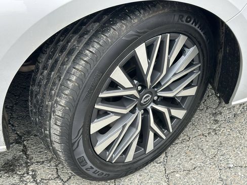 Used 2024 Nissan Altima 2.5 SV image 36