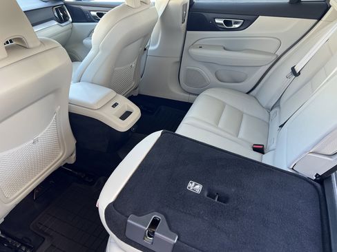 Used 2023 Volvo V60 B5 Cross Country Plus w/ Climate Package image 20