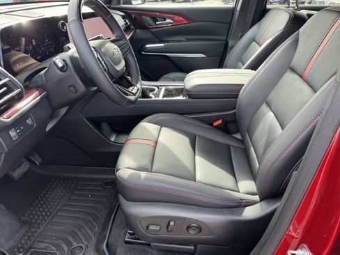 Used 2024 Chevrolet Traverse RS image 10