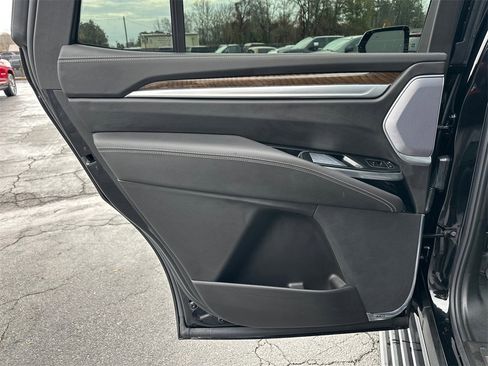 Used 2025 Cadillac Escalade Sport Platinum image 21