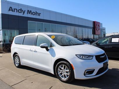 Used 2023 Chrysler Pacifica Touring-L
