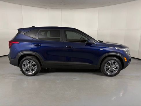 New 2026 Kia Seltos LX image 9