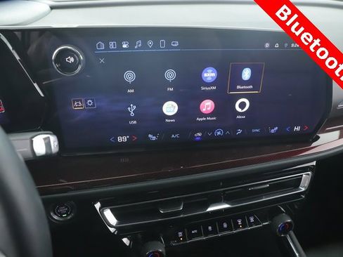 Used 2025 Chevrolet Traverse Z71 image 23