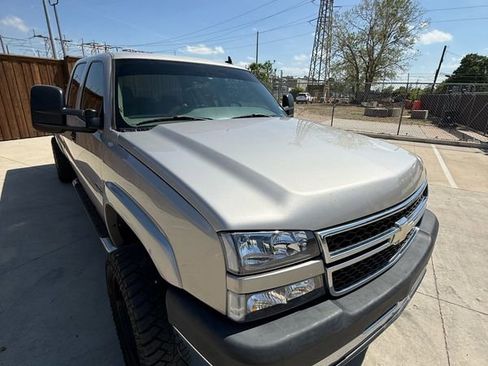 Used 2006 Chevrolet Silverado 3500 LT w/ Heavy-Duty Power Package image 13