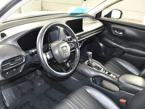 Used 2025 Honda HR-V EX-L image 2