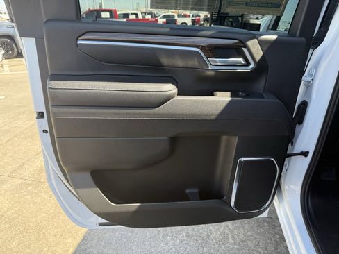 Used 2025 Chevrolet Silverado 2500 LT w/ Convenience Package image 33