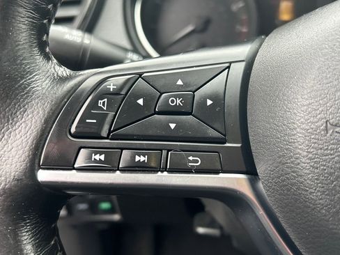 Used 2019 Nissan Rogue SV w/ Premium Package image 30