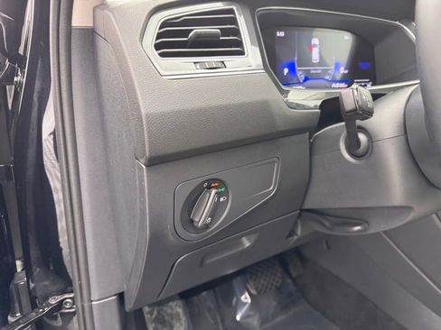 Used 2024 Volkswagen Tiguan S image 10